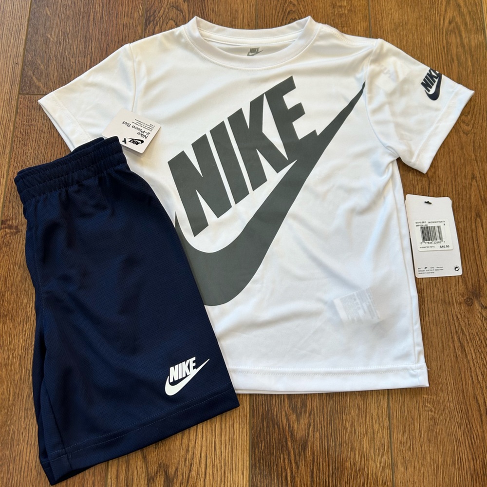 NWT Nike Boys Set size 6